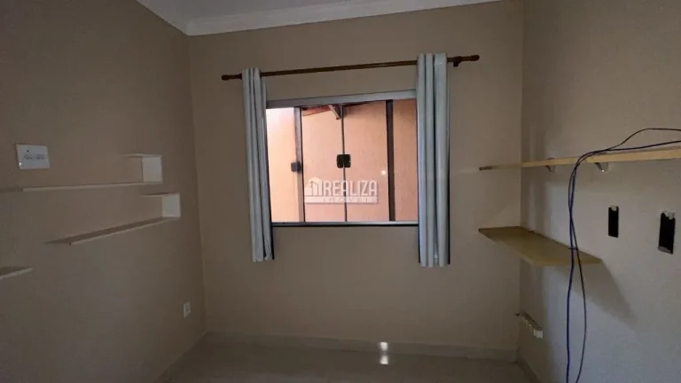 Imagem Casa de 4 dormitórios para alugar em Uberaba - Bairro Grande Horizonte