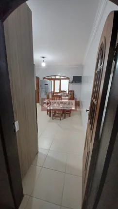 Imagem Alugo casa no Jardim Germania. Sobrado com 200m² de àrea util, 3 Dormitirios com planejados, sendo 2 Suítes, 2 salas, 6 banheiros, 2 vagas de garagem coberta, area de serviço com pia e churrasqueira, com àrea de serviço, Agende uma visita.