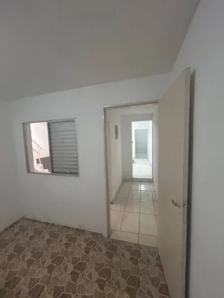 Imagem Casa Fundos Locação 2 Dormitórios com 1 Vaga de garagem - Jardim Ipanema