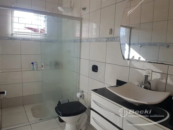 Imagem Casa no bairro Itaum, Joinville: 126m², 4 dormitórios, 1 suíte, 4 banheiros por R$ 840.000 - Venda.