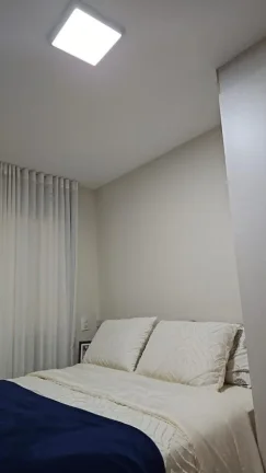 Imagem Apartamento 2 quartos sendo 1 suíte recém reformado, andar alto, planta lateral virada ao shopping Boulevard, vista lateral p mar.