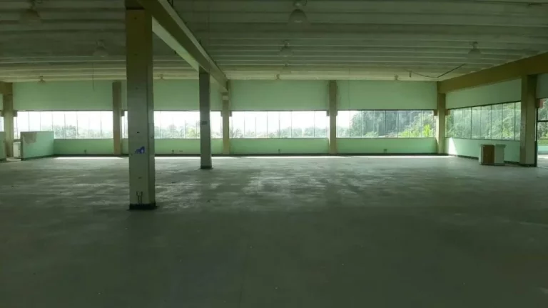 Imagem Prédio Comercial de Alto Padrão com 70 Vagas de Garagem e 3.550m² de Área no Balneário Praia do Pernambuco, Guarujá-SP