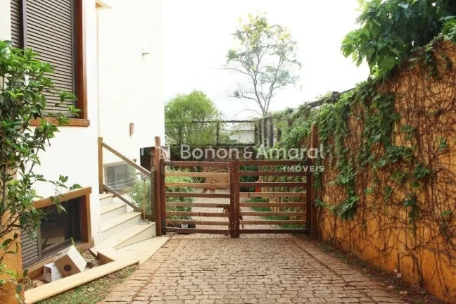 Imagem Casa em condomínio com 1000 m² e 7 quartos