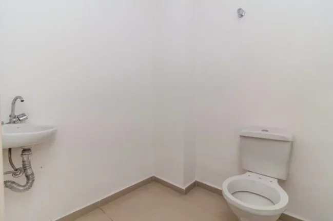 Imagem Vendo ou alugo apenas o prédio todo, são 1581 metros de área construída, dividido em 7 andares com 2 salas por andar. Cada laje tem em torno de 185m²
