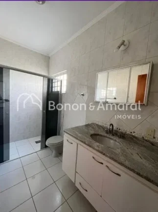 Imagem A casa possui um amplo espaço interno, com 3 quartos, sendo uma suíte com varanda, todos equipados...