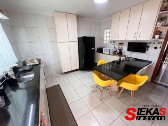 Imagem Imperdível oportunidade de adquirir uma casa de 3 quartos na Vila Carrão, São Paulo - SP: 1 suíte, 1 sala, 1 banheiro, 2 vagas de garagem e 207m² de área.