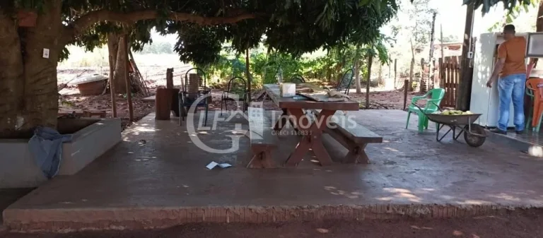 Imagem Chácara à venda em Terenos-MS, Zona Rural: 5 quartos, 1 suíte, 2 salas, 3 banheiros, 180m² de área!
