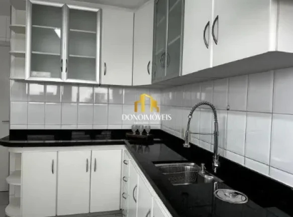 Imagem Apartamento confortável e moderno. Conta com 1 suíte ampla com armários e closet, espaço privati...