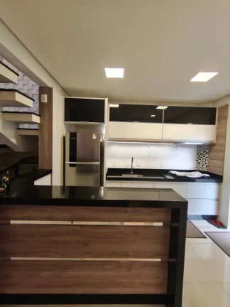 Imagem Casa mobiliada com 2 dormitórios sendo 1 suíte e 1 vaga de garagem no bairro Vila Nova em Joinville