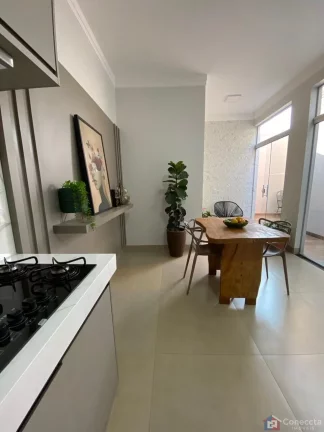 Imagem Casa à Venda no Centro de Guimarânia-MG | 3 Quartos, Suíte, Escritório e 2 Cozinhas – R$ 550 Mil