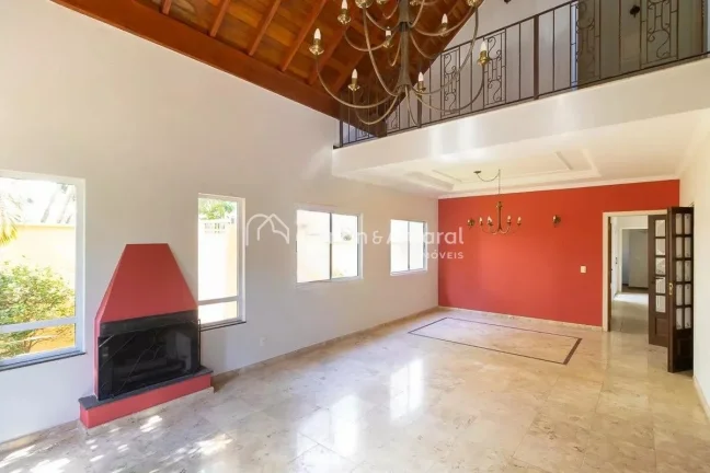 Imagem Linda e espaçosa casa no Alphaville Campinas, com área construída de 330 m². A residência possu...