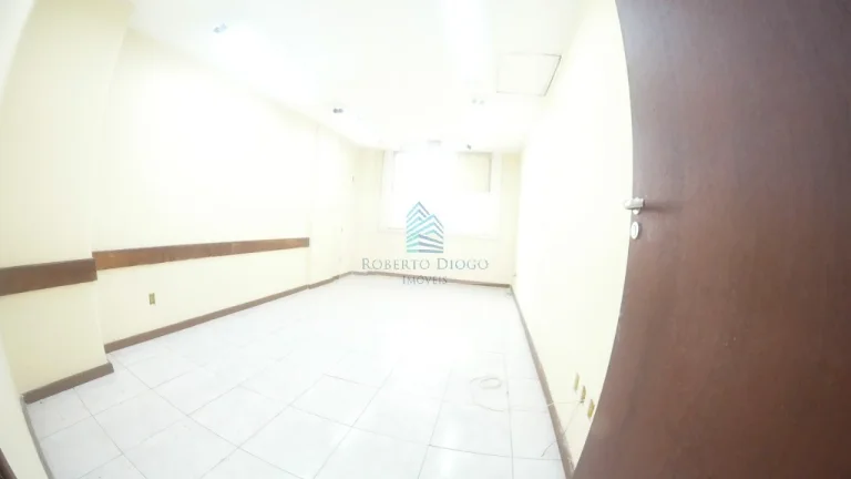 Imagem Sala comercial em condomínio à venda no Centro do Rio de Janeiro-RJ: 13 salas, 4 banheiros, 288m² de área!