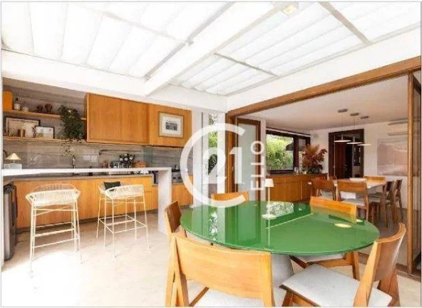 Imagem Casa em rua fechada, 608m², 3 suítes, Jardim Guedala