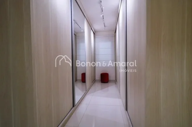Imagem Este imóvel apresenta um projeto que privilegia a privacidade e o conforto, oferecendo ambientes am...