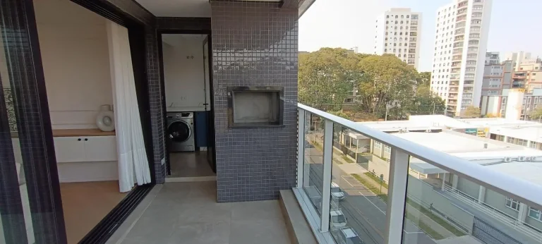 Imagem Apartamento no Cabral - 3 dormitórios - 101 m2. Sacada. Novo