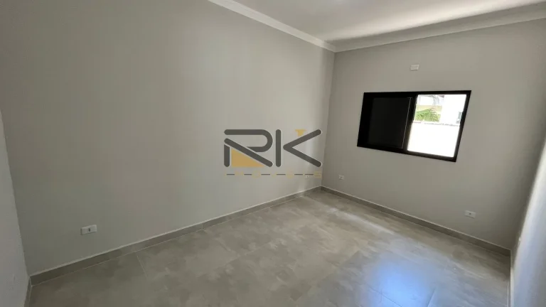 Imagem CASA EM CONDOMINIO FECHADO COM 4 DORMITÓRIOS SENDO 4 SUÍTES,2 VAGAS DE GARAGEM,VARANDA GOURMET COM CHURRASQUEIRA E PISCINA.