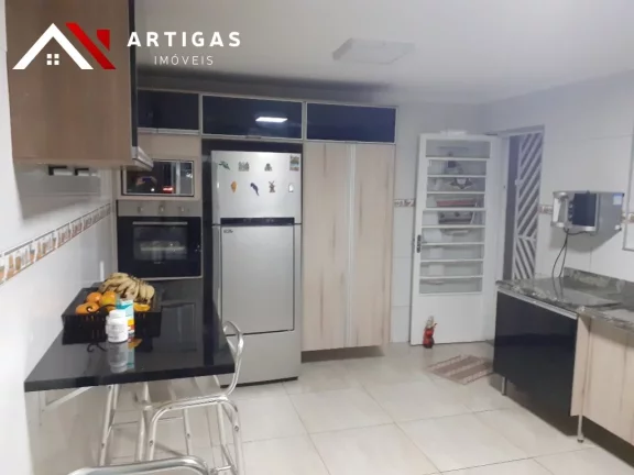 Imagem Sobrado á venda na Mooca Rua Visconde de Inhomerim 300 m² 3 dormitórios 1 suíte 4 vagas