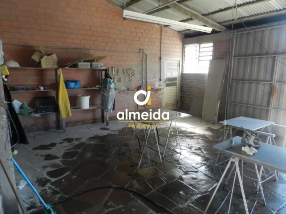 Imagem Empresa a venda com terreno de 30 x 106 de frente para Faixa Velha