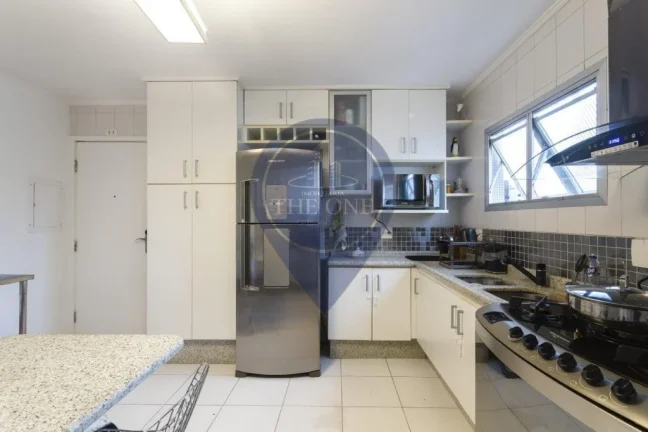 Imagem Imóvel de alto padrão em Perdizes: 3 quartos, 2 suítes, 2 salas, 3 banheiros, 2 vagas, 234m² - São Paulo-SP.