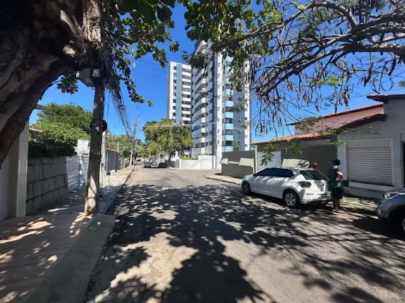 Imagem A 5ª Avenida Imóveis apresenta esta bem localizada CASA TÉRREA, c/ 3 Suites + anexo, ideal p/ fins RESIDENCIAL e ou COMERCIAL, melhor ponto da Pituba