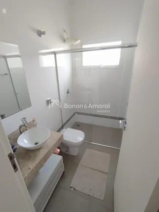 Imagem Casa com 215 m² de área construída em terreno de 300 m². O imóvel conta com living integrado em...