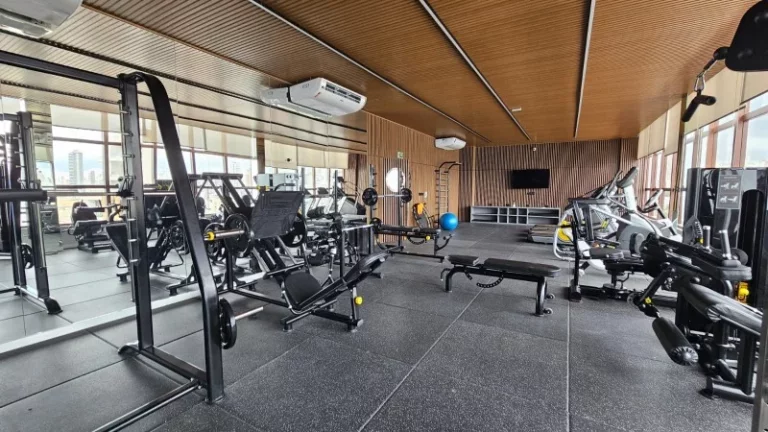 Imagem A 5ª Avenida Imóveis selecionou esse exclusivo Apt. no cobiçado NAU BARRA, planta MALDIVAS 2/4 suite 66,34m² varandão: porteira fechada e vista mar