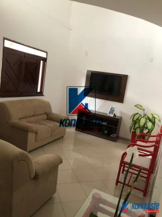 Imagem VENDO CASA DE 7/4 SENDO TRÊS COM SUÍTE NA CIDADE NOVA