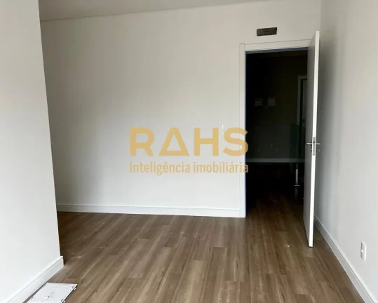 Imagem Se você está procurando localização, bairro nobre, comodidade, esse Sobrado é a opção certa! ...