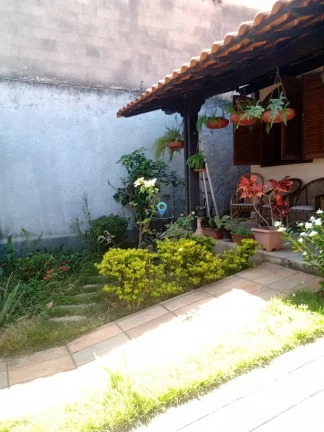 Imagem Excelente casa à venda em Contagem, localizada no bairro Parque Turistas. Possui 180m² de área to...