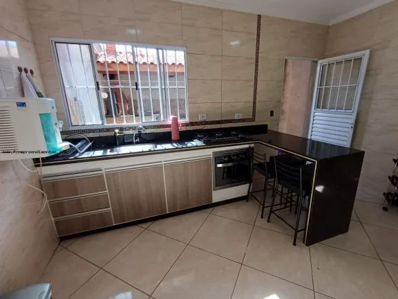 Imagem Sobrado para Venda em Piracicaba, ÁGUA BRANCA, 4 dormitórios, 1 suíte, 2 banheiros, 2 vagas