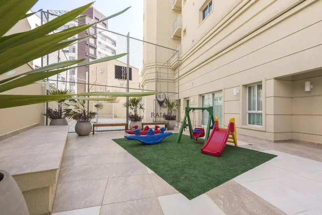 Imagem Um projeto neoclássico, com apartamentos com 3 dormitórios (suíte). Localizado na rua Barão dos ...