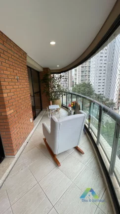 Imagem Apartamento de alto padrão com 170m² em Moema Pássaros fora da rota dos aviões e a 10 minutos a pé do Parque Ibirapuera.
