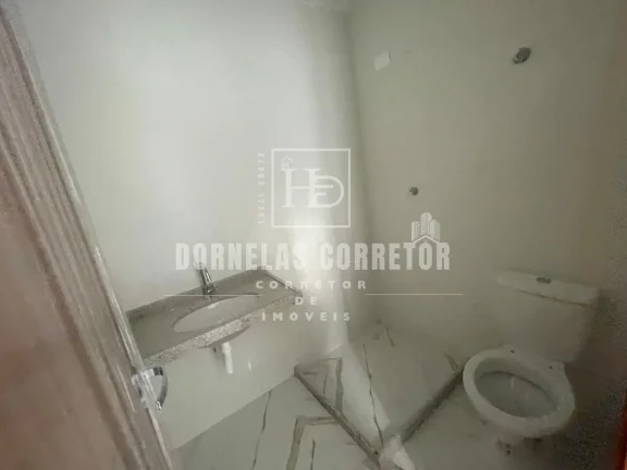 Imagem Casa com 2 Suítes na Rua do Shopping - Localização Privilegiada e Conforto Garantido!