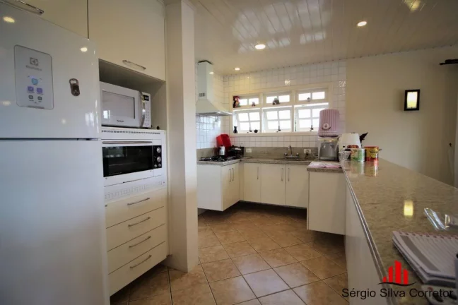 Imagem Casa com 3 Quartos à Venda, 272,00 m² VILA TELMA, Centro Campos do Jordão.
