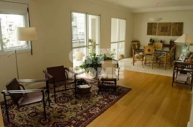 Imagem Cobertura espetacular em Moema Pássaros, fora de rota, em rua tranquila, arborizada, próximo a tod...