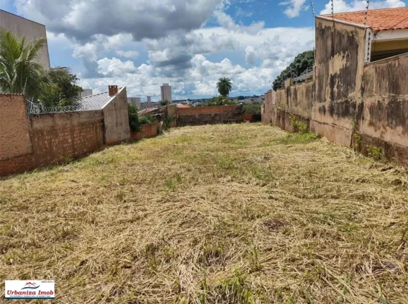 Terreno à Venda com 767 m2 no Bairro São Francisco na Rua José Oliva - Todo Murado