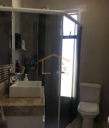 Imagem Cobertura duplex, 140m², possui 3 dormitórios, sendo 1 suíte, todos com pisos de madeira, proporc...