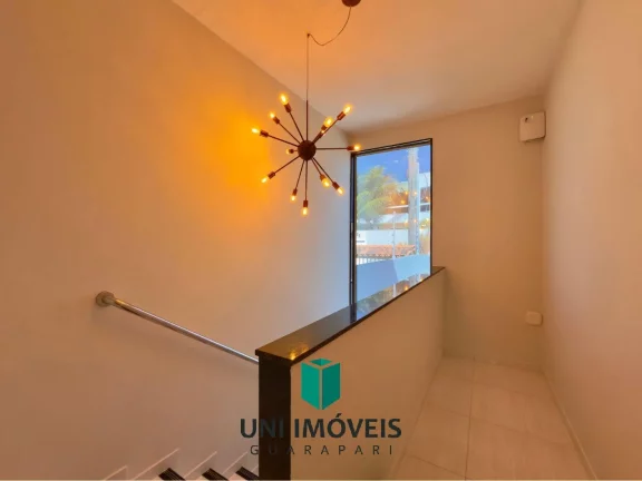 Imagem Triplex à venda em bairro nobre de Guarapari com área gourmet e deck para lagoa