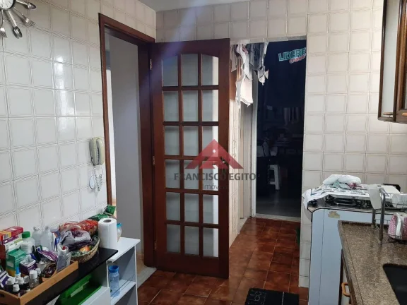 Imagem Apartamento no Fonseca na João Brasil,próximo a Alameda São Boa Ventura,com varanda,sala ,dois quartos,dependencia foi revertida para escritório