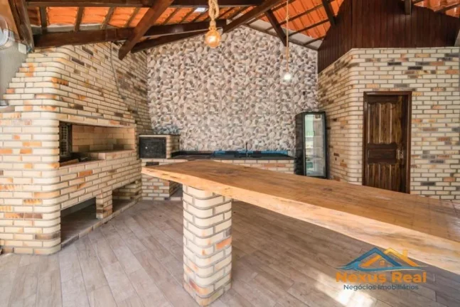 Imagem Sobrado com Piscina e 5 quartos