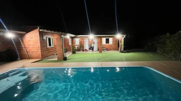 Imagem Chácara de luxo em condomínio - 4 quartos, 1 suíte, 2 salas, 3 banheiros, 10 vagas - Araçoiaba da Serra-SP´.