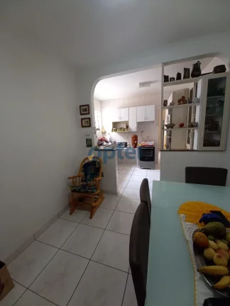 Imagem Casa no Jardim Hollyood - SBC , com 02 dormitórios , suite, quarto de empregada com wc, 2 vagas.