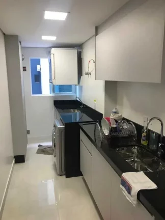 Imagem Apartamento quadra mar com 3 dormitórios e 2 vagas em Balneário Camboriú/SC