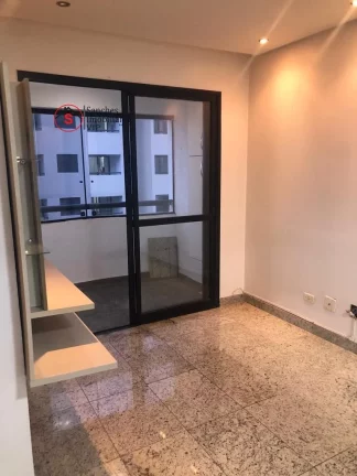 Imagem Aconchegante apartamento à venda com 2 quartos, sendo 1 suíte, e 2 banheiros no total. O condomínio ?(C) bem equipado com diversas instalações, apropriad