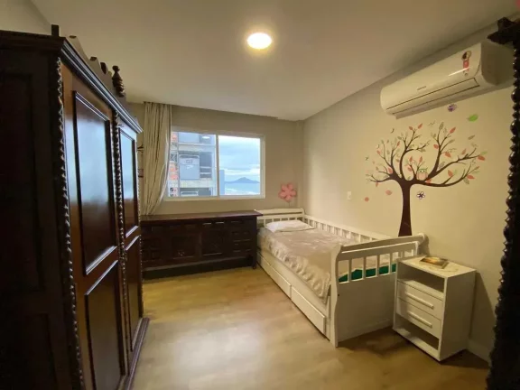 Imagem Apartamento frente mar com 3 suítes sendo 1 master e 2 vagas de garagem - Centro de Navegantes/SC