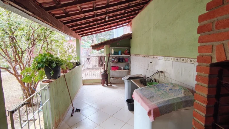 Imagem Casa à venda no Jardim Colonial 1 Araçoiaba da Serra-SP: 2 quartos, 1 sala, 2 banheiros, 2 vagas de garagem, 800m² de área.