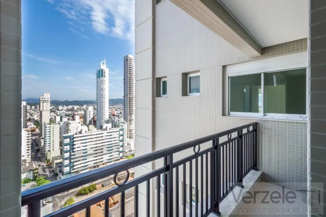 Imagem Apartamento 4 ou + dormitórios para Venda em Balneário Camboriú / SC no bairro Centro