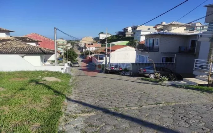 Imagem Terreno à venda com 300 m² no Condomínio dos Pássaros em Cabo Frio/RJ