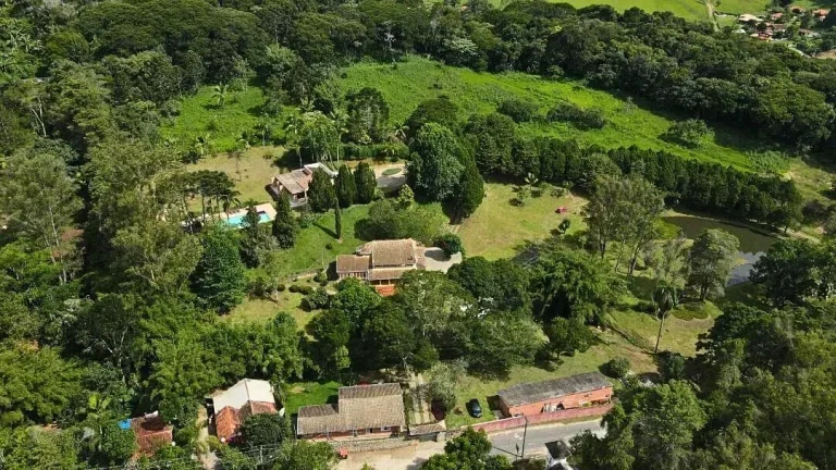Imagem Chácara Exclusiva com Lago Privativo na Serra de Campos do Jordão