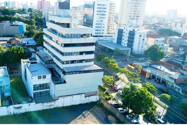 Imagem Terreno à venda em Porto Alegre, Santana, 220m2